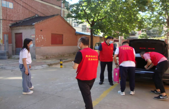 【我为群众办实事】 情暖中秋 心系群众——亚星集团党委扎实开展“双报到”走访慰问活动